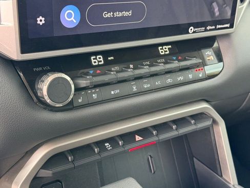 Used 2024 Toyota Tundra Limited image 25