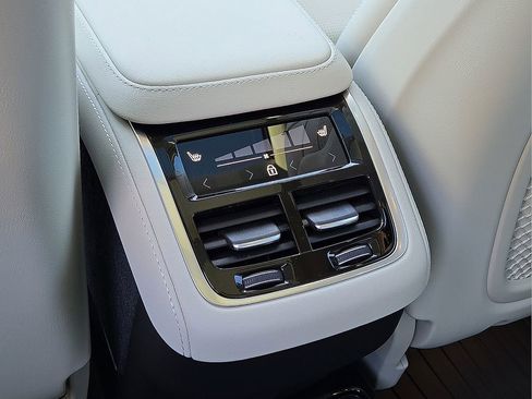 New 2026 Volvo XC90 B6 Ultra w/ Protection Package Premier image 16