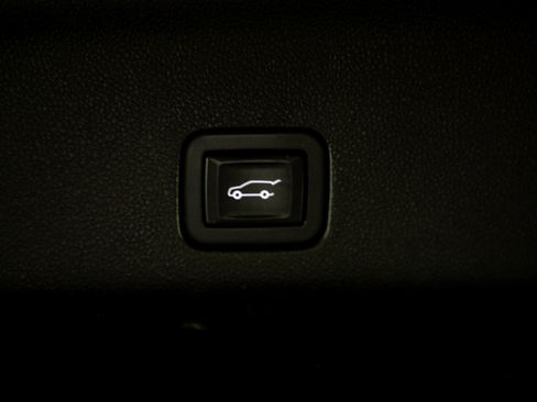 Used 2021 GMC Yukon XL Denali w/ Denali Premium Package AWD/4WD image 19