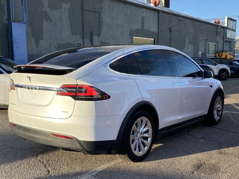 Used 2018 Tesla Model X 75D image 9
