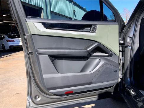 Used 2024 Porsche Cayenne S image 20