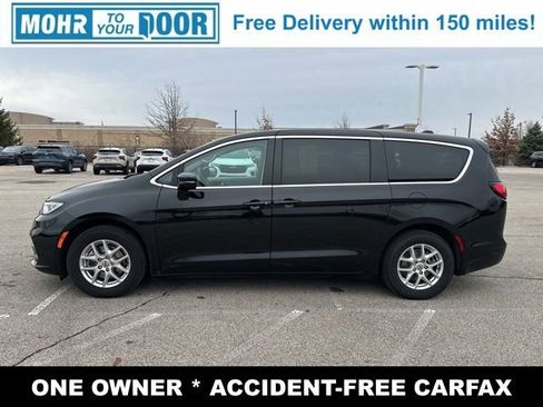 Used 2024 Chrysler Pacifica Touring-L image 8