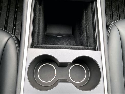 Used 2024 Tesla Model Y Long Range AWD/4WD image 33