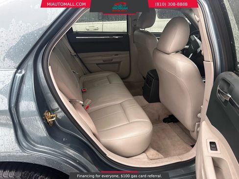 Used 2005 Chrysler 300 Touring image 24