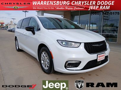 New 2026 Chrysler Pacifica Select