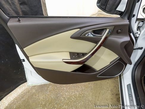 Used 2013 Buick Verano Base image 18
