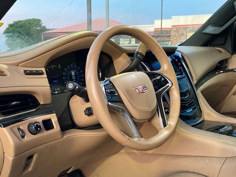 Used 2019 Cadillac Escalade Platinum image 8