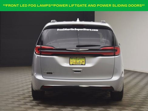 Used 2022 Chrysler Pacifica Touring-L image 9