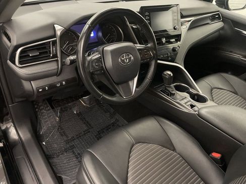 Used 2022 Toyota Camry SE w/ Convenience Package image 4