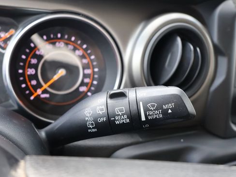 Used 2018 Jeep Wrangler Unlimited Sport AWD/4WD image 16