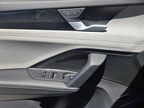 Certified 2025 Volkswagen Tiguan SE AWD/4WD image 27