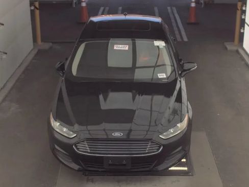 Used 2016 Ford Fusion SE FWD image 3