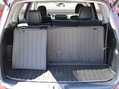 Used 2019 Toyota Highlander XLE AWD/4WD image 22