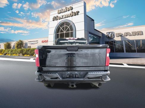 Used 2021 Chevrolet Silverado 2500 LTZ w/ LTZ Plus Package image 4