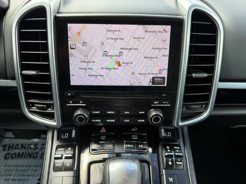 Used 2017 Porsche Cayenne AWD/4WD image 23