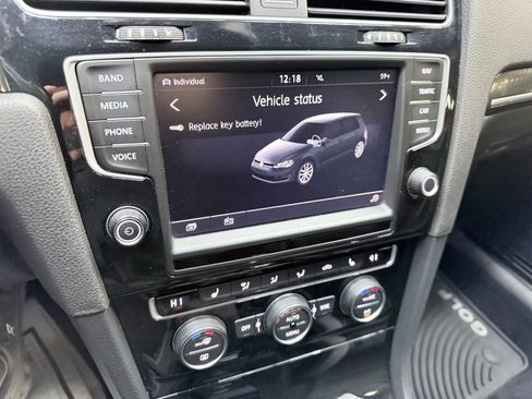 Used 2016 Volkswagen Golf 4-Door image 19