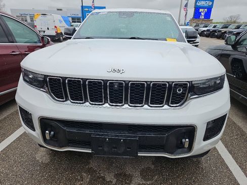 Used 2023 Jeep Grand Cherokee Overland w/ Adv Protech Group III AWD/4WD image 2