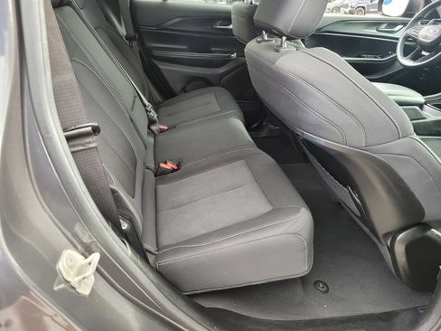 Used 2024 Jeep Grand Cherokee Laredo RWD image 11
