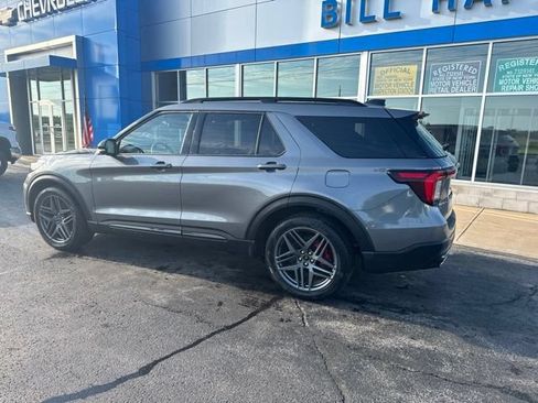 Used 2025 Ford Explorer ST AWD/4WD image 2