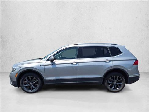 Used 2022 Volkswagen Tiguan SE FWD image 9