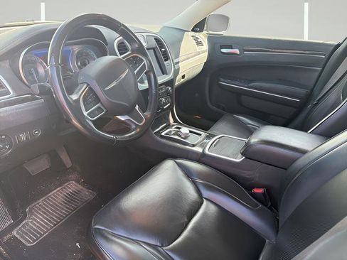 Used 2019 Chrysler 300 Limited AWD/4WD image 4