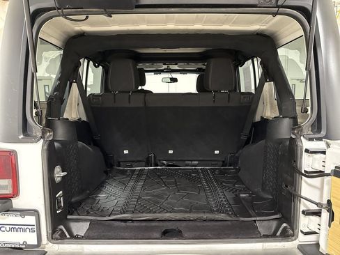 Used 2018 Jeep Wrangler Unlimited Sahara AWD/4WD image 22