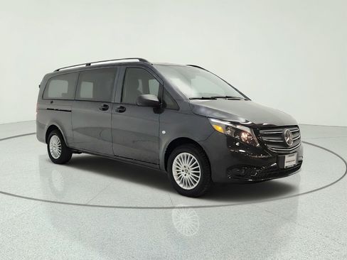 Used 2023 Mercedes-Benz Metris image 3