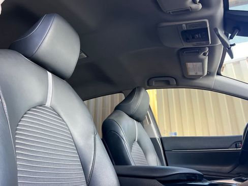 Used 2020 Toyota Camry SE w/ Carpet Mat Package FWD image 18