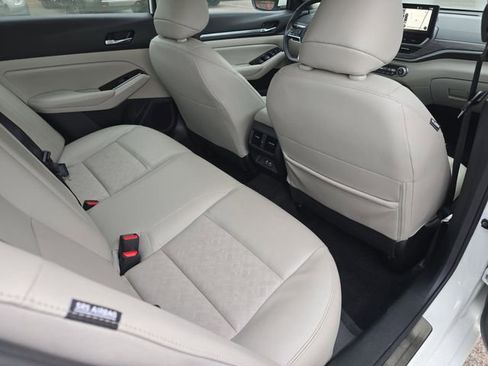 Used 2025 Nissan Altima 2.5 SL FWD image 15
