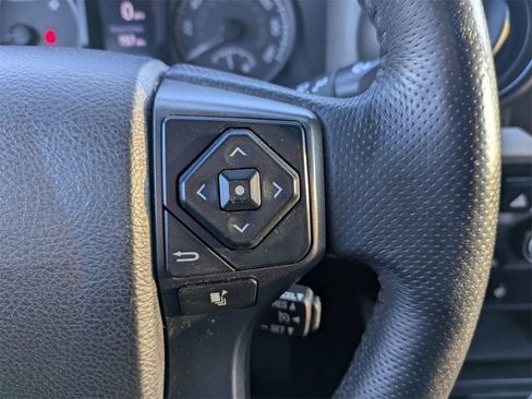 Used 2017 Toyota Tacoma TRD Sport image 19