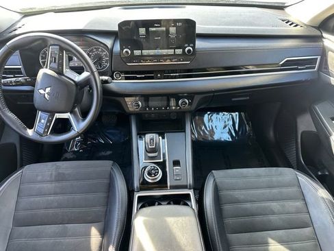 Used 2024 Mitsubishi Outlander SE image 18