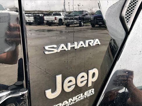 Used 2020 Jeep Wrangler Unlimited Sahara AWD/4WD image 10