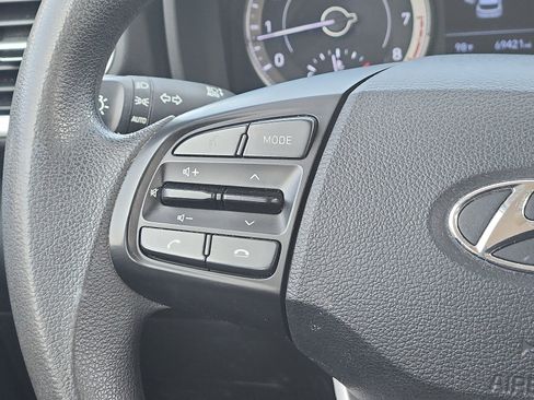 Used 2022 Hyundai Venue SE image 15