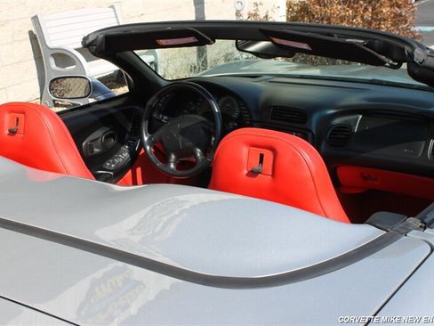 Used 2001 Chevrolet Corvette Coupe w/ Preferred Equipment Group2 RWD image 36