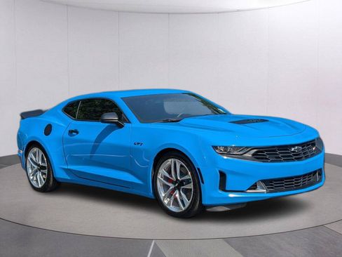 Used 2022 Chevrolet Camaro LT w/ RS Package RWD image 9