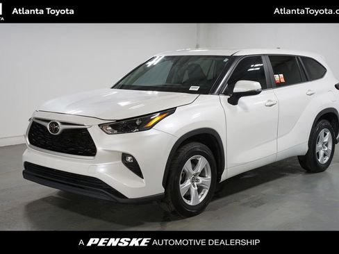 Certified 2024 Toyota Highlander LE image 1