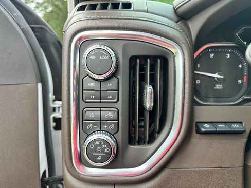 Used 2022 GMC Sierra 3500 Denali w/ Denali Ultimate Package AWD/4WD image 38