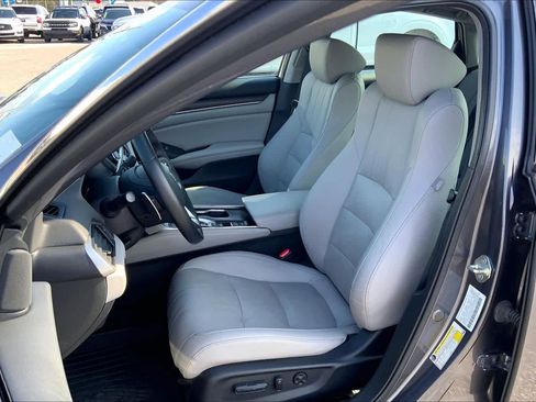 Used 2019 Honda Accord Touring image 8