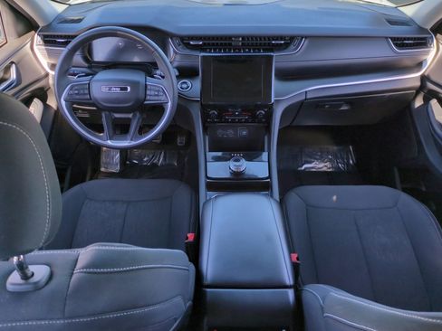 Used 2023 Jeep Grand Cherokee L Laredo image 10