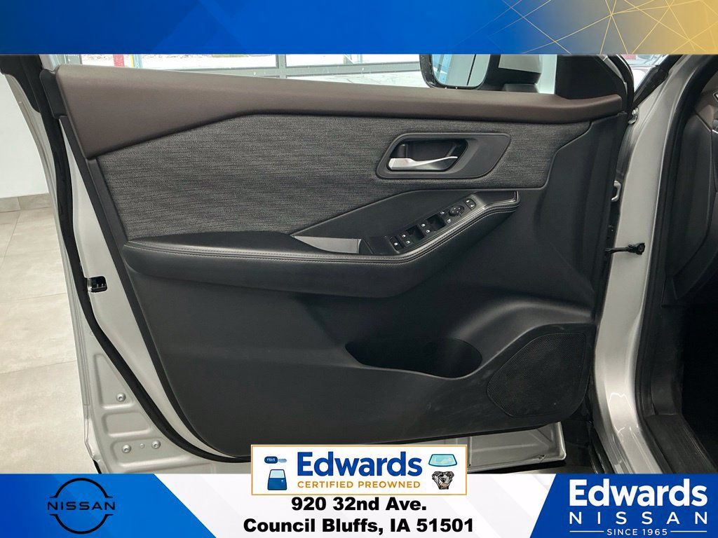 Used 2021 Nissan Rogue SV AWD/4WD image 19
