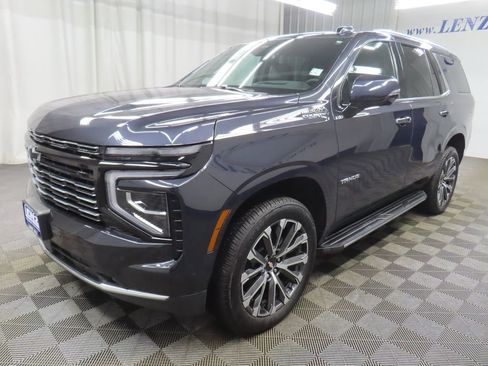 Used 2025 Chevrolet Tahoe High Country AWD/4WD image 9