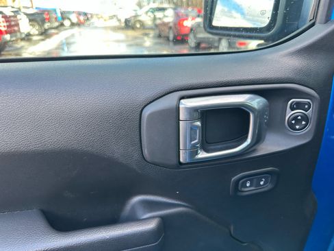 Used 2024 Jeep Gladiator Sport image 9