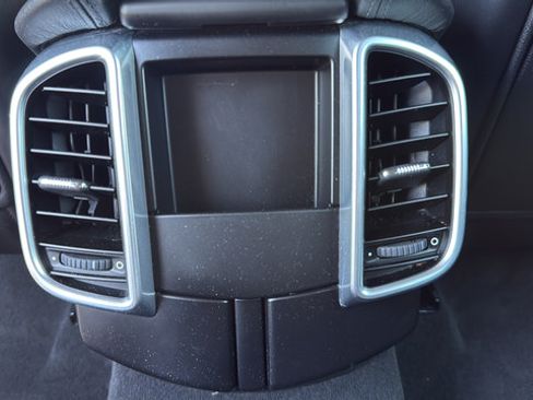 Used 2018 Porsche Cayenne AWD/4WD image 16