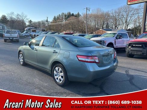 Used 2011 Toyota Camry LE image 3