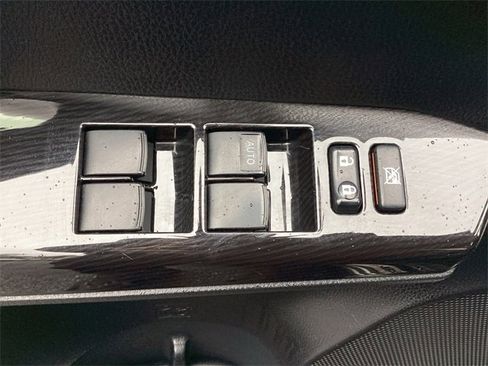 Used 2017 Toyota RAV4 SE image 26