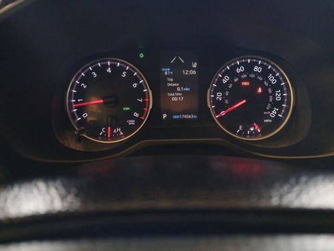 Used 2021 Toyota RAV4 XLE AWD/4WD image 16