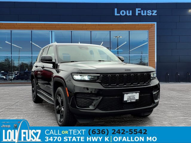 Used 2023 Jeep Grand Cherokee Altitude AWD/4WD image 1