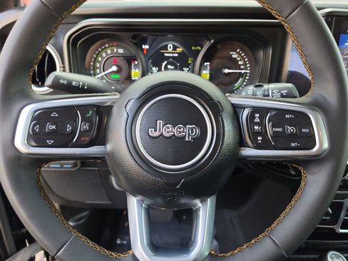 Used 2024 Jeep Wrangler Unlimited Sahara AWD/4WD image 12