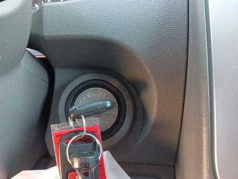 Used 2016 Nissan Frontier SV image 24