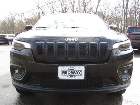 Used 2019 Jeep Cherokee Latitude Plus w/ Cold Weather Group image 2